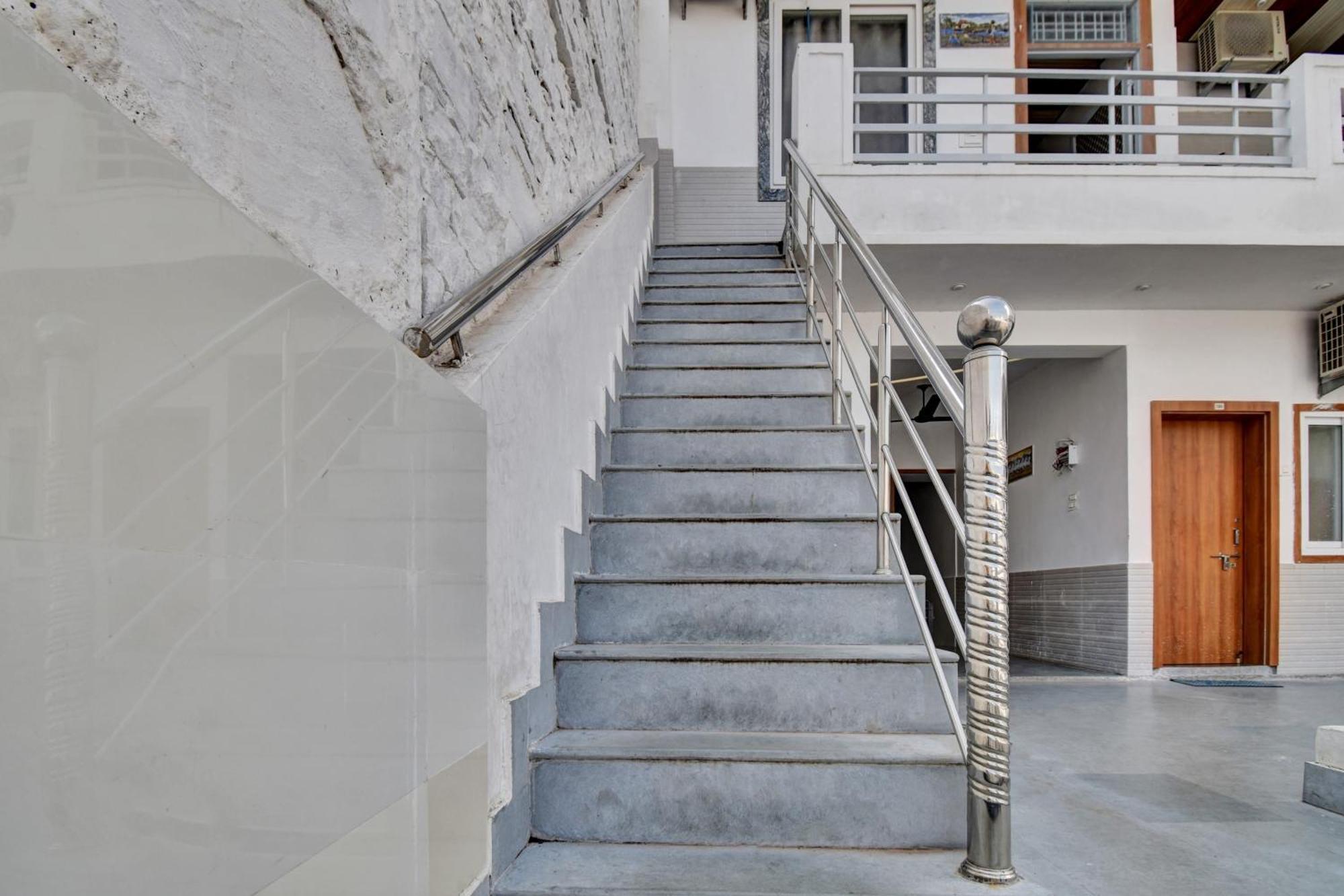 Oyo Flagship Apna Guest House โกตา ภายนอก รูปภาพ